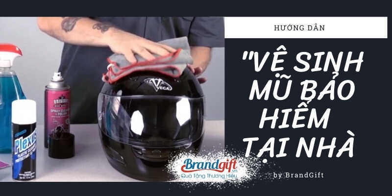 Cách Đánh Bóng Kính Mũ Bảo Hiểm Đơn Giản Tại Nhà Cách đánh bóng mũ bảo hiểm bị dính bụi bẩn và xước.